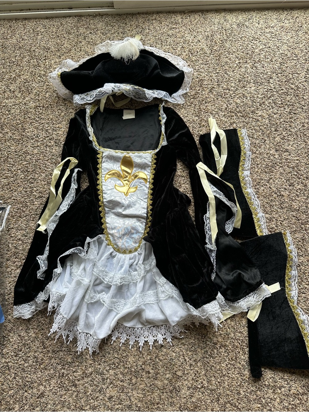 Spirit Halloween Madame Musketeer Costume size small - Picture 4 of 12